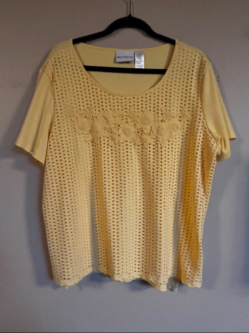 Alfred Dunner XL Butter Yellow Eyelet Embroidered Floral Top